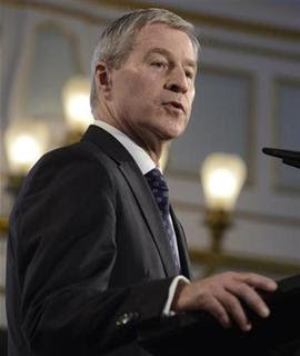 Juergen Fitschen, co-CEO of Deusche Bank, delivers his speech during the ''German Economic Forum'', organized by German weekly newspaper ''Die Zeit'', in the St.Michaelis church in Hamburg, November 8, 2012. REUTERS/Fabian Bimmer