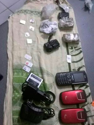 Cocaína, maconha, celulares e chips foram apreendidos no Complexo Penal João Chaves, em Natal (Foto: Divulgação/Sejuc-RN)