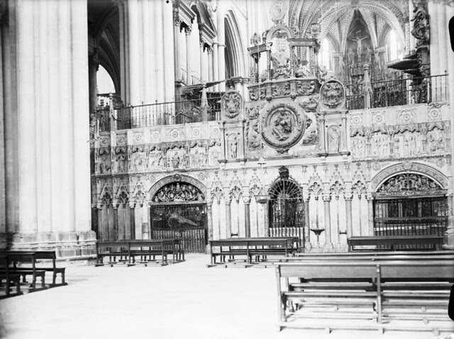 Interior de la Catedral de Toledo en los años 20. Detalle de una Fotografía de Otto Wünderlich. © Fototeca del Patrimonio Histórico