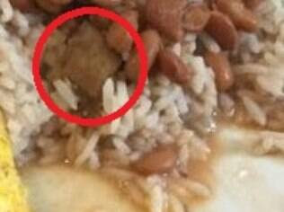 Band-Aid é encontrado em arroz e feijão de prato da Homelete Omeleteria