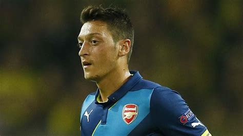 On average in direct matches both teams scored a 2.74 goals per match. Mesut Ãzil (Arsenal), blessÃ© au genou, sera absent lors