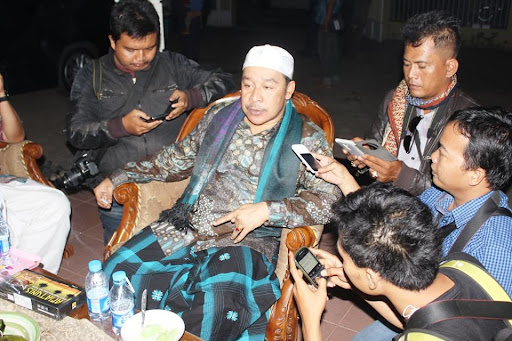Saat Kyai Pesantren Buntet Cirebon Tanggapi  Polemik Al-Maidah 51 dan Ahok: INI Yang Terpenting!