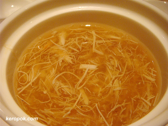 Braised shark's fin with crabmeat