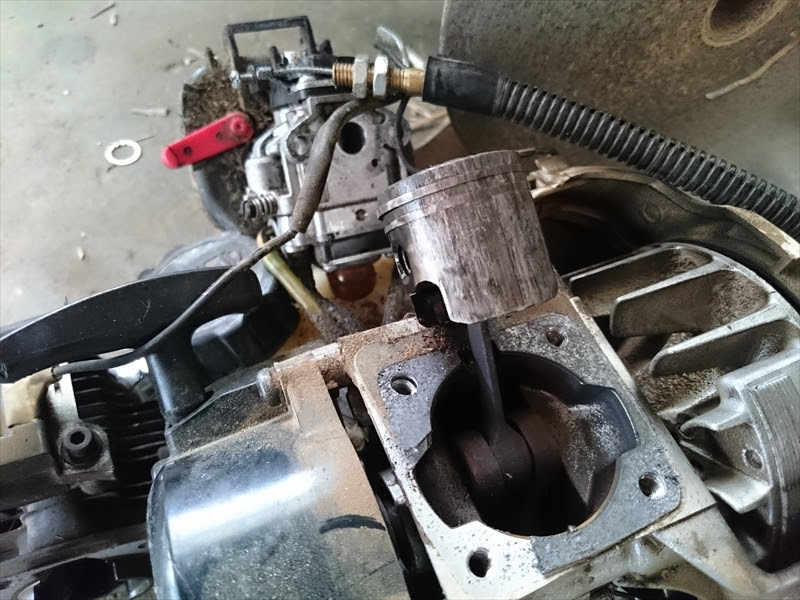 草刈機 刈払機 の燃料間違いによるエンジン焼き付き 浜松の中古農機専門店 へいせい中古農機センター 農機具のレンタル 販売 修理 浜松市北区引佐町渋川