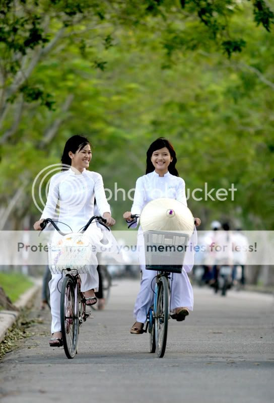 Nữ sinh và áo dài Việt Nam