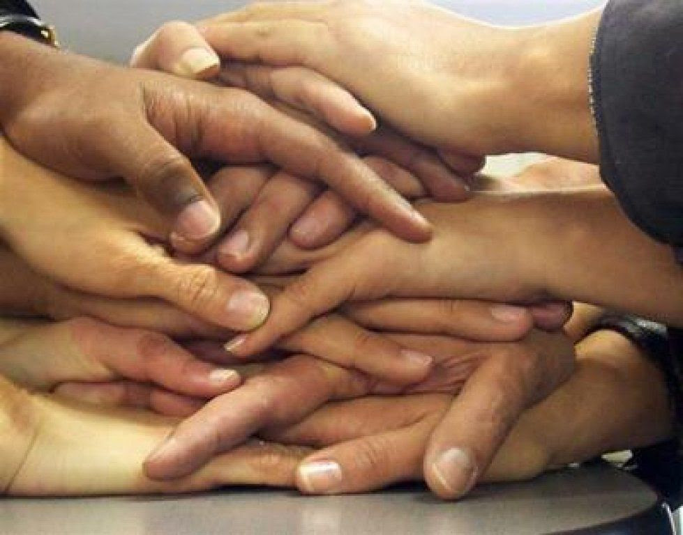 amistad-amistades-amigos-muchas manos-manos unidas-relaciones-cooperacion