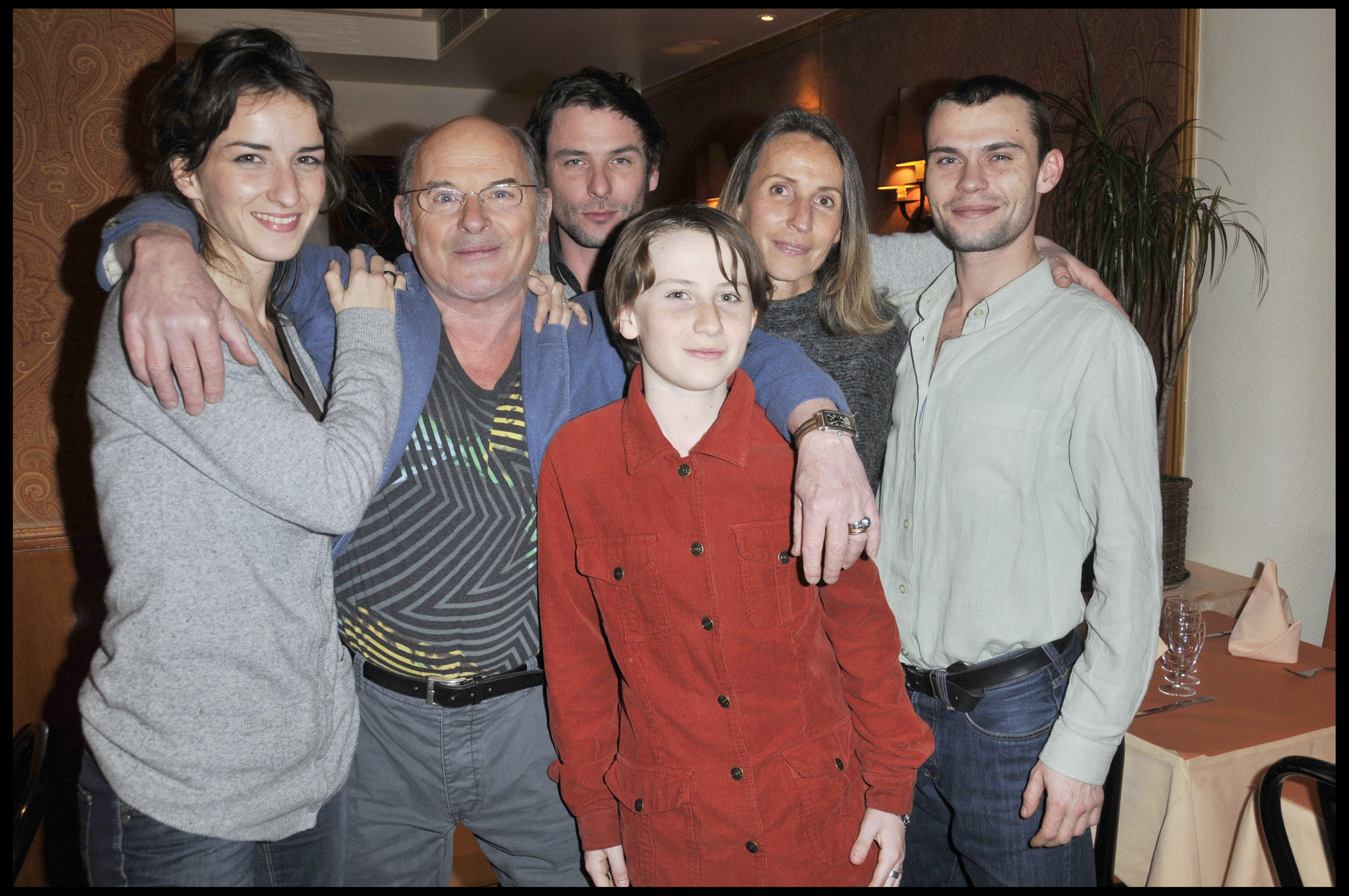 Le Clan Stevenin Portrait De Famille Tele Loisirs