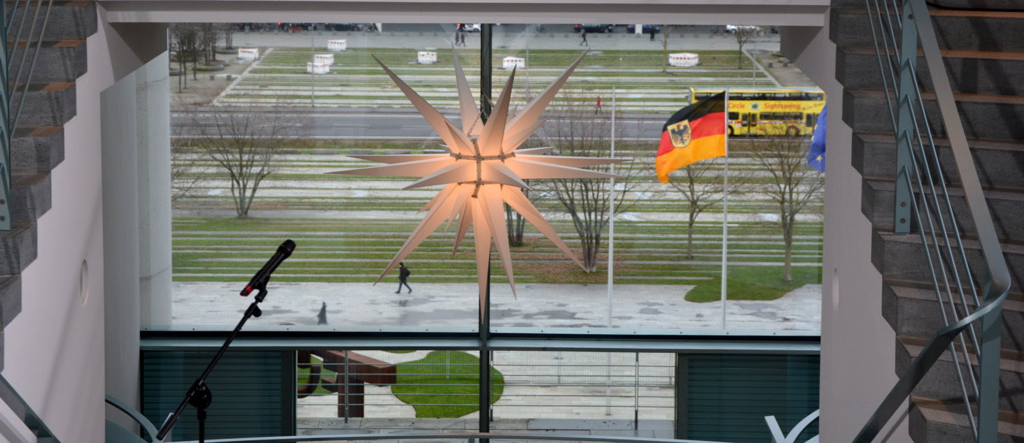 Angehörige der Angehörigen der Bundeswehr und der Polizei im Auslandseinsatz von Angela Merkel empfangen