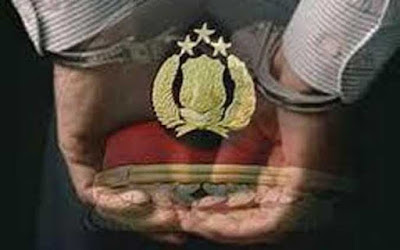 Ambon, Malukupost.com - Empat anggota Polres Maluku Tenggara Barat (MTB) yang terlibat kasus dugaan korupsi dana tunjangan perbatasan dan pulau-pulau terluar tahun 2016 senilai Rp752 juta meminta keringanan hukuman dari majelis hakim tipikor pada Kantor Pengadilan Negeri Ambon. Permintaan keringanan hukuman tersebut disampaikan para terdakwa dalam persidangan dipimpin ketua majelis hakim tipikor pada Kantor PN setempat, Jimmy Wally didampingi Samsidar Nawawi serta Hery Leliantono selaku hakim anggota di Ambon, Jumat (4/8) lalu.