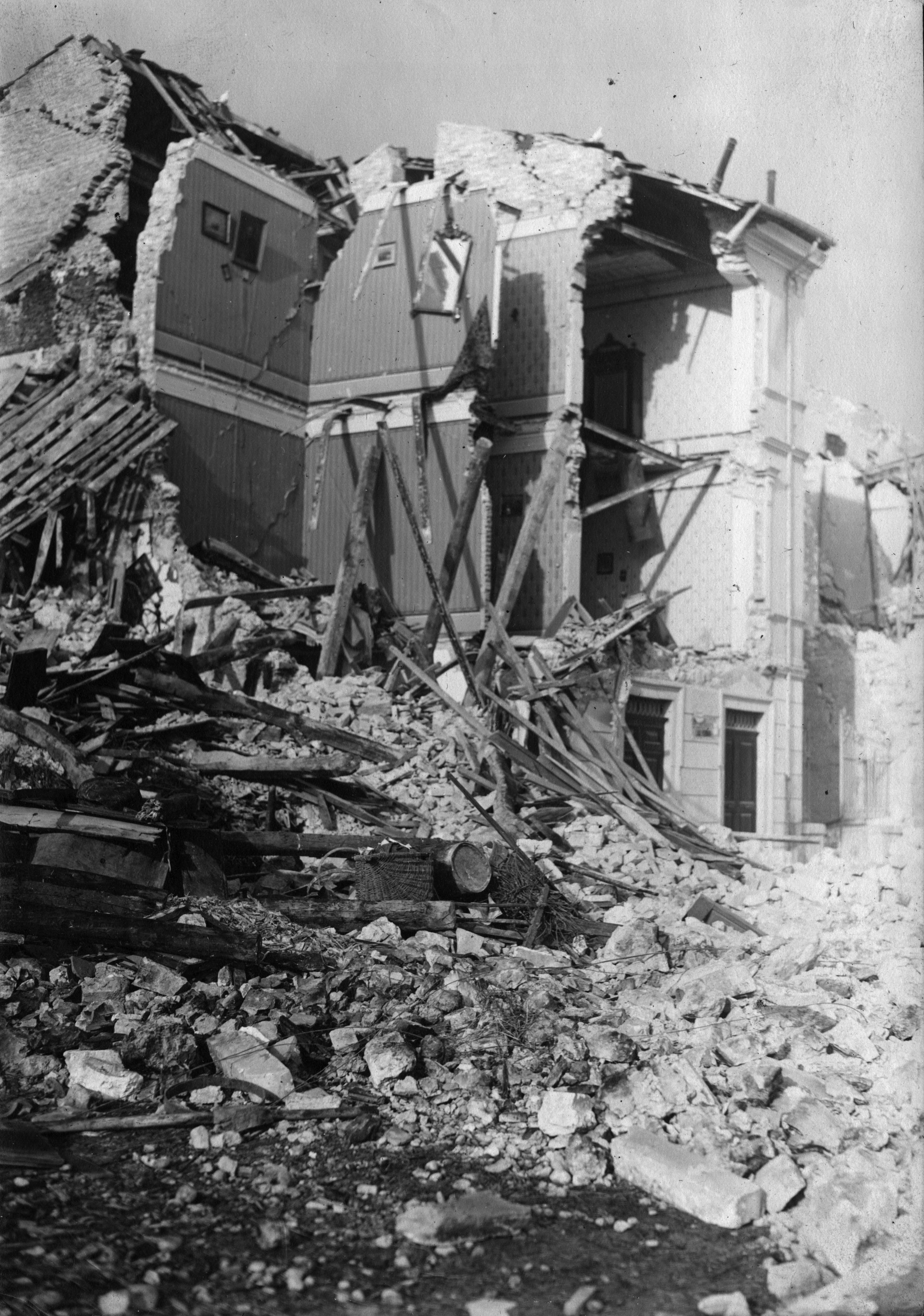 100 anni fa il terremoto della Marsica. Le foto storiche ...