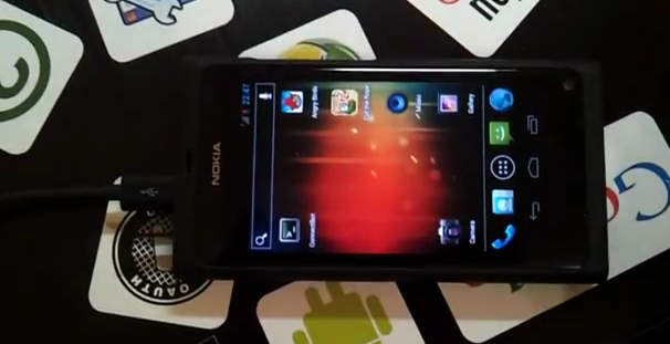 Nokia N9 rodando o Android Ice Cream Sandwich (Foto: Reprodução)