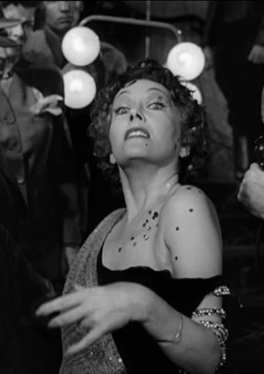 http://readjack.files.wordpress.com/2010/03/norma-desmond1.jpg