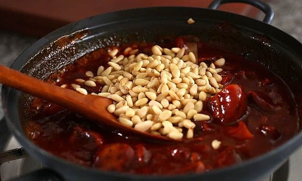 Beoseot Yakgochujang (표고버섯 약고추장)