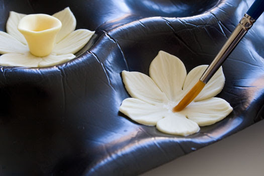 How-to-make-a-gum-paste-daffodil-9 (525x350, 58Kb)
