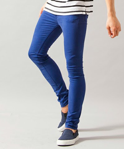 青 ブルーパンツで上品コーデ メンズおすすめ爽やか青ボトム