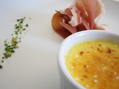 Creme brulee di scampi, prosciutto e pistacchio
