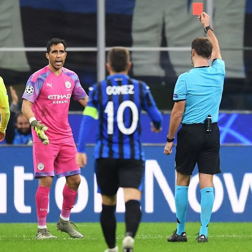 ダイブだ 触ってない Varを使っても マンc守護神がレッドカードに物申して反響 サッカーダイジェストweb