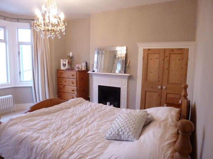 Paint : Elephant's Breath by Farrow & Ball bedroom