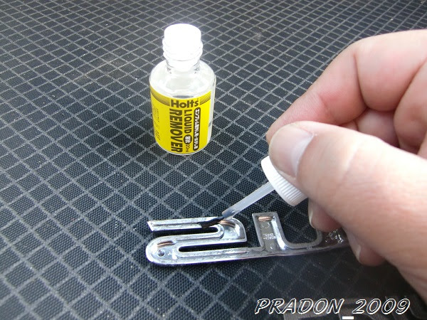 Priusでいこう ｐｒｉｕｓ ロゴｌｅｄ取付