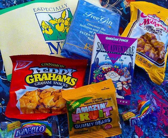 Another Toys "R" Us Treat Box from the '90s! | Dinosaur ...