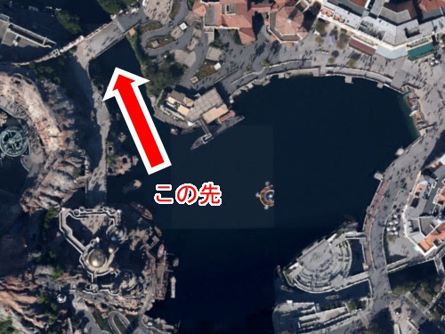 ディズニーシーの水上ショーでバージ 船 の格納庫はどうなっているのか ディズニー裏話 雑学 トリビアが2 000話以上 ディズニーブログ じゃみログ