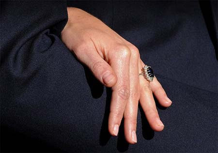 kate middleton ring picture. kate middleton ring sapphire.