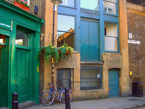 0506 - This is not a photo opportunity film location from Lock, Stock and Two Smoking Barrels