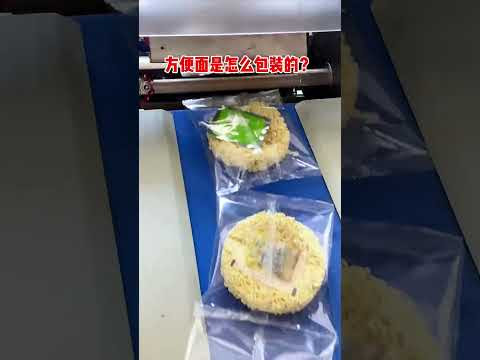 Instant noodles are individually packaged with a pillow packaging machine