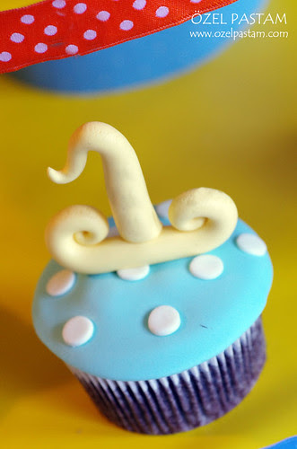 Ömer'in 1 Yaş Cupcake Kulesi