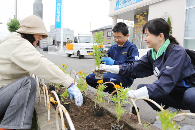 ボランティアによる花植え活動 三沢市ウェブサイト Misawa City