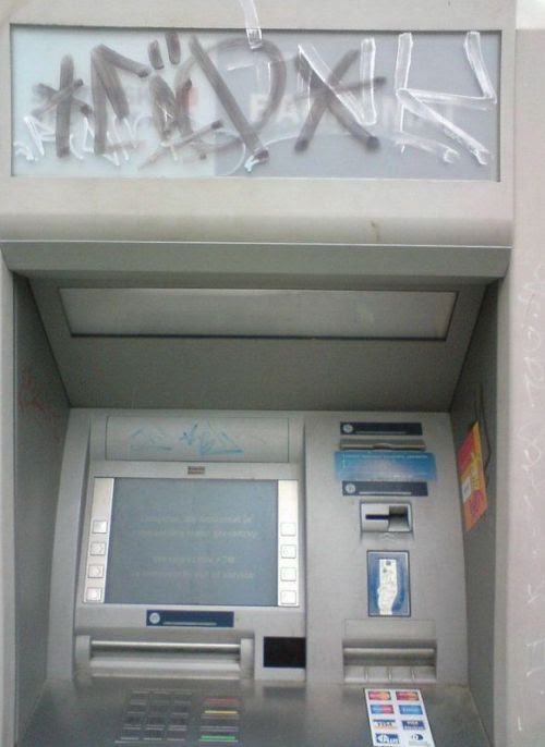 ATM That Steals Your Money (5 pics)