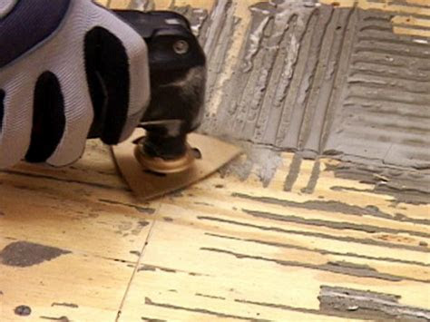 A properly executed tile project can make all the difference in rooms like the kitchen or the bathroom. How to Install a Tile Floor Inset | how-tos | DIY