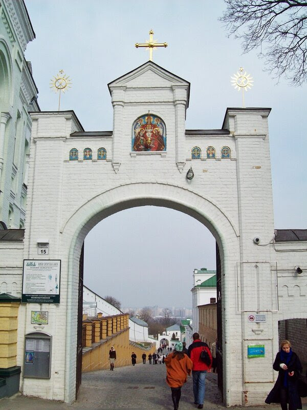 Ворота на Ближнепечерскую улицу