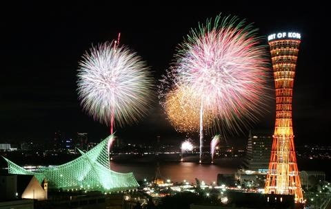 神戸の花火大会 みなとこうべ海上花火大会 16年の日程と打ち上げ場所 穴場情報も お役立ち 季節の耳より情報局
