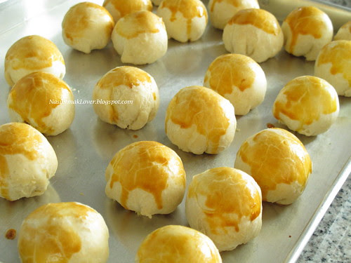 Homemade Tau Sha Piah (Flaky mung beans biscuits) 豆沙饼