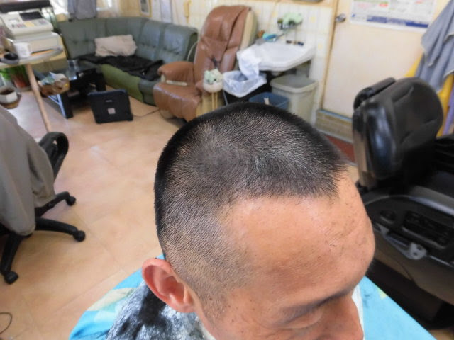 角刈り 短髪 五分刈り 短髪 施術日17 06 04 ポイントは刈り上げ部分の高さを控えること 微妙なバリカンテクニックが要求される仕上げはデップなどで立てるようにする 特殊角刈り 施術日 17 05 21 夏場に入ってきたので少し短髪にします しかし施術