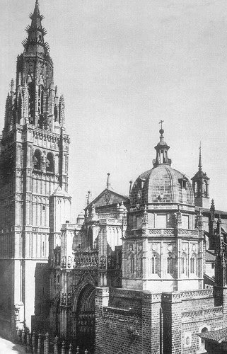 Catedral de Toledo con la Torre del Reloj antes de ser demolida en 1888.
