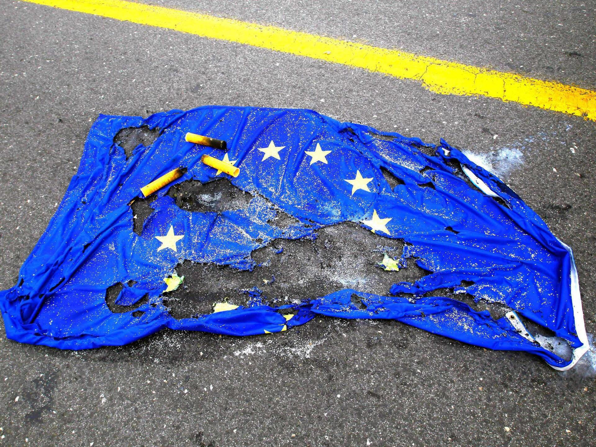 http://www.eleftherostypos.gr/wp-content/uploads/2016/06/eu-flag-1000.jpg