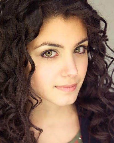 straight hair with curls at the end. A quick and easy look for curly hair is to simply enhance the curls 