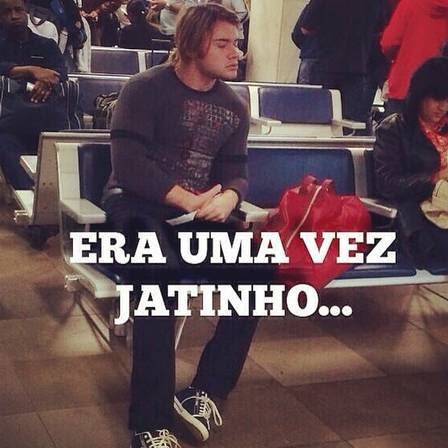 Thor Batista é fotografado em aeroporto de SP