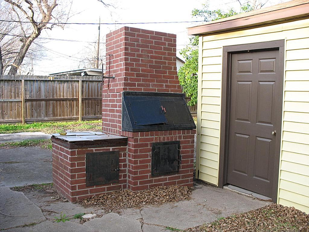 It is Easy to Make a Brick BBQ Pit Your Own | Fire Pit ...
