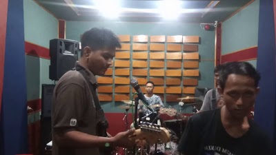  Dmasiv Diam Tanpa Kata 