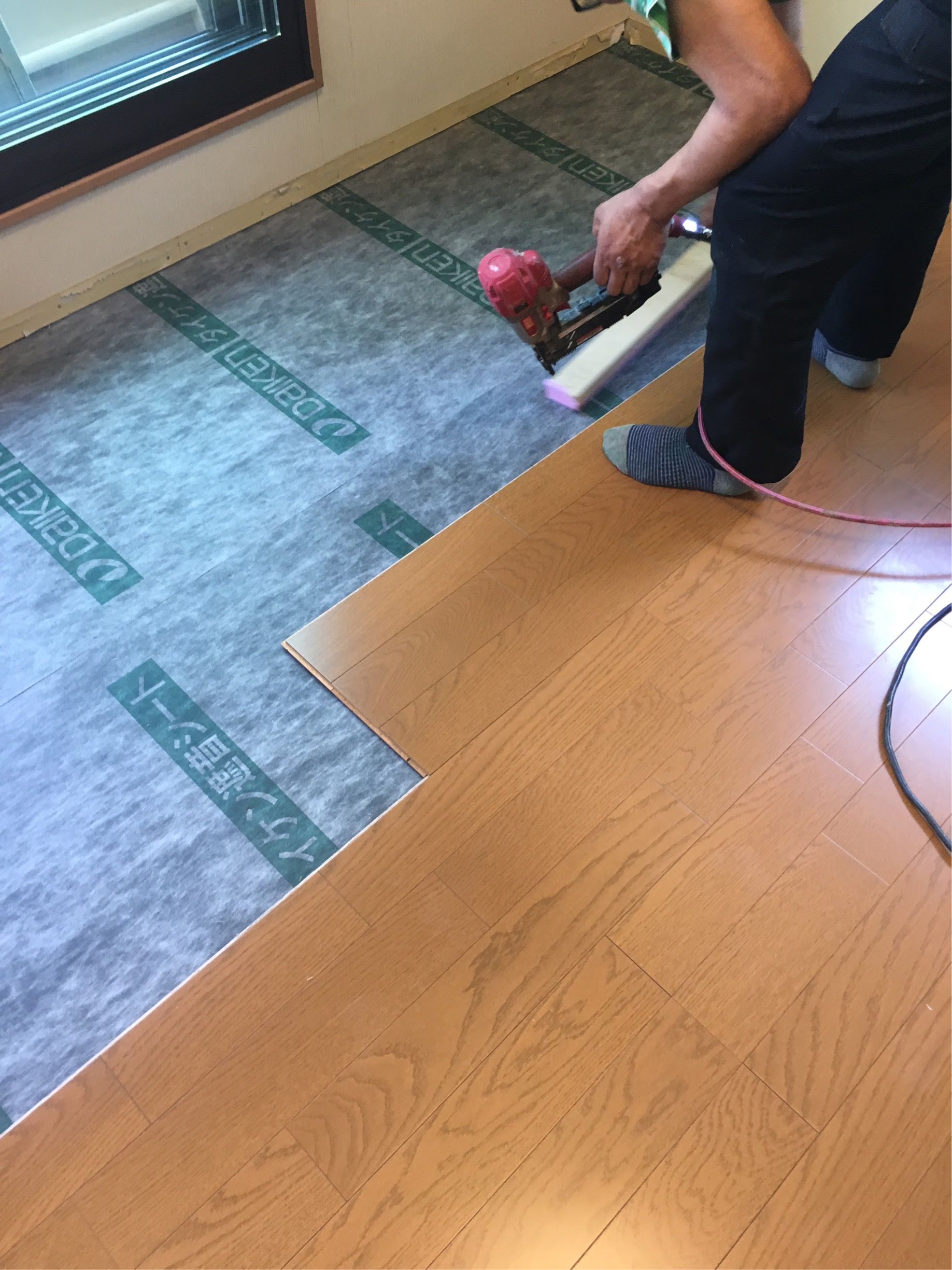 フローリングに遮音シート 便利屋 ライフサポート サスケ 横浜 東京 不用品処分 大工仕事 何でもご相談下さい