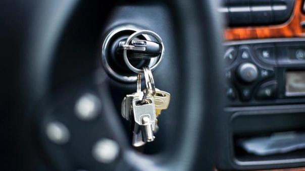 car-key-out-ignition-s-stuck_644be853684f488f