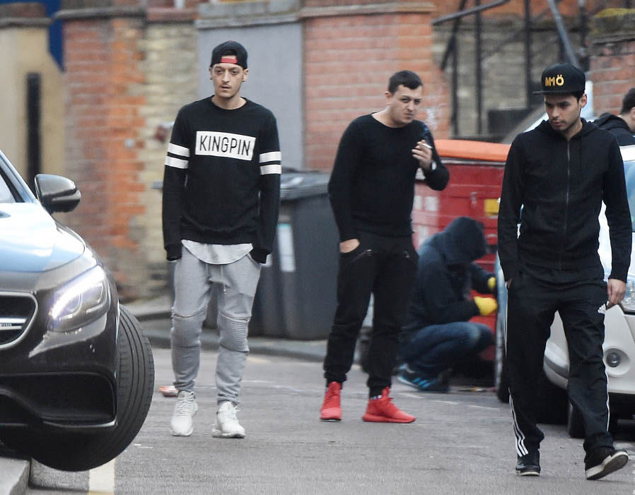 Mesut Ozil | Mesut Ozil in embarrassing parking gaffe ...