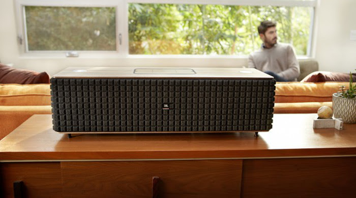 Новый деревянный проигрыватель от JBL