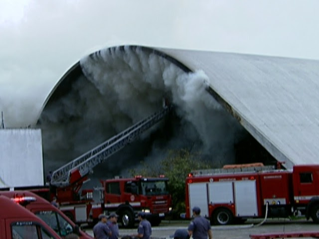 Incêndio em Memorial (GloboNews)  (Foto: Reprodução Globo News)