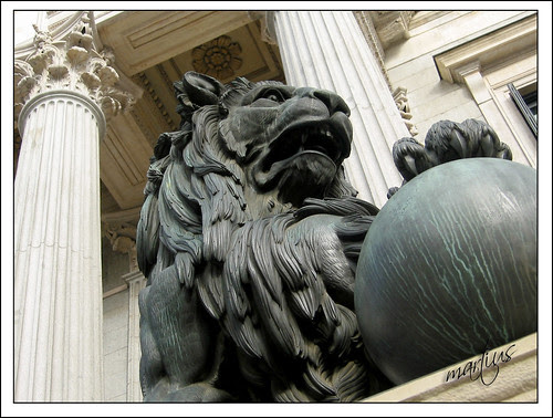Madrid: león del Congreso de Diputados