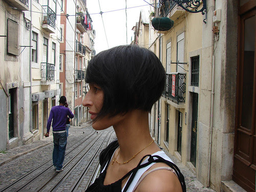 This short bob hairstyle looks so stylish,