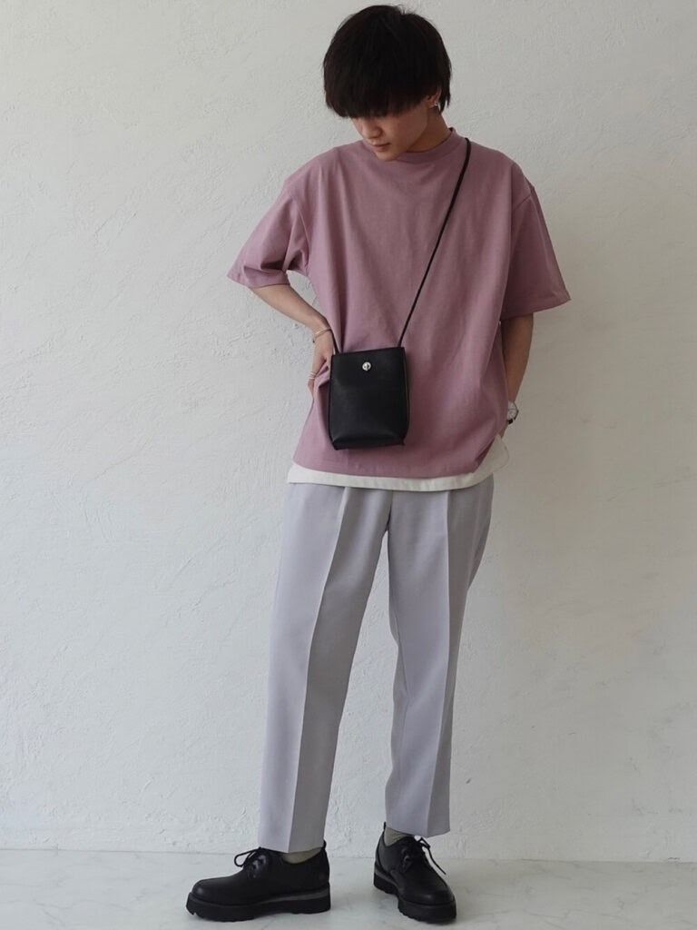Tシャツ ピンク のメンズのコーデ 人気のピンクのtシャツを紹介